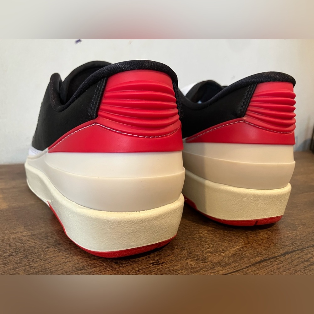 Jordan 2 Retro Low
Chicago Twist (Women's) - Picture 4 of 9